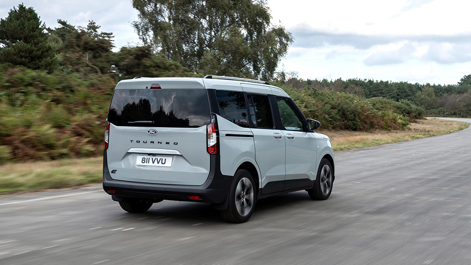 Ford E-Tourneo Courier Gallery 5